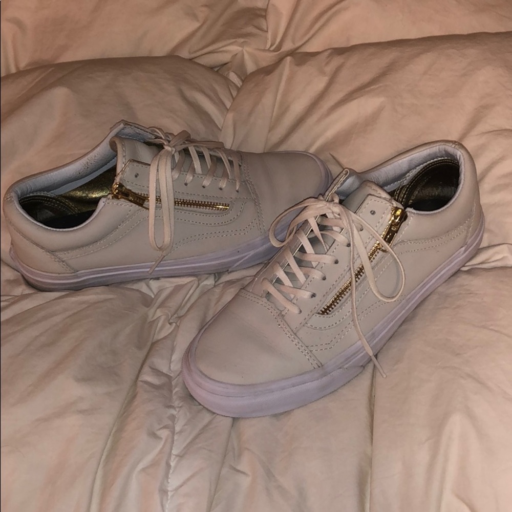 Women’s old skool zip vans. Gold zip detail.